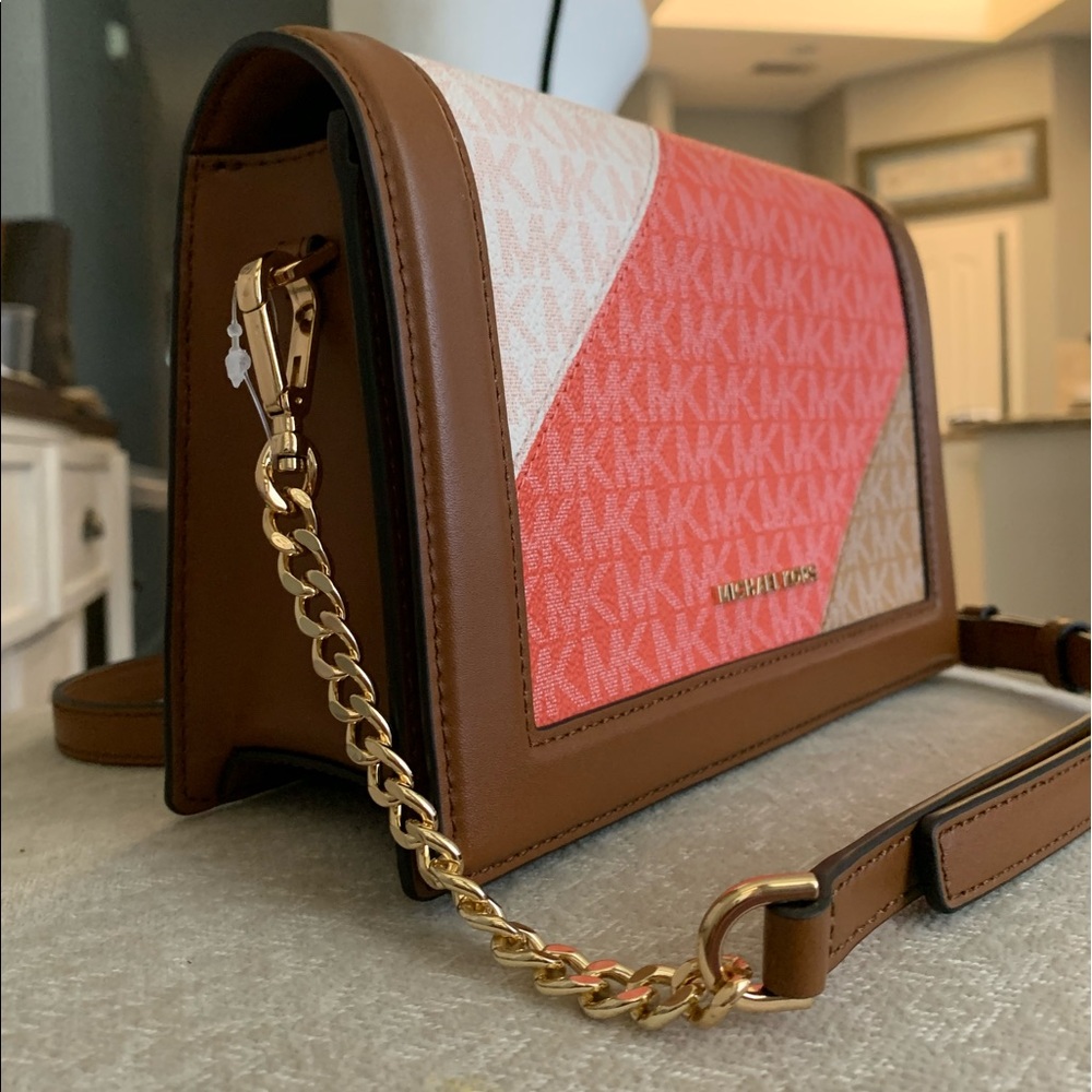 HP💞 New Mk crossbody 🦄 limited addition - Picture 4 of 10